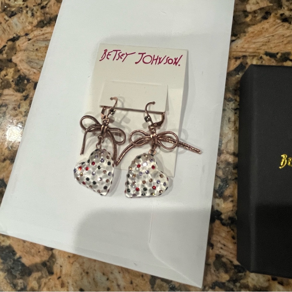 ❤️Betsey Johnson Sparkling Heart Earrings with Bow - polka dot